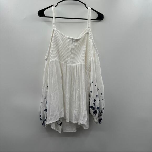 Torrid Gauze Embroidered Smocked Cold Shoulder White & Blue Top Size 4X - Picture 4 of 10